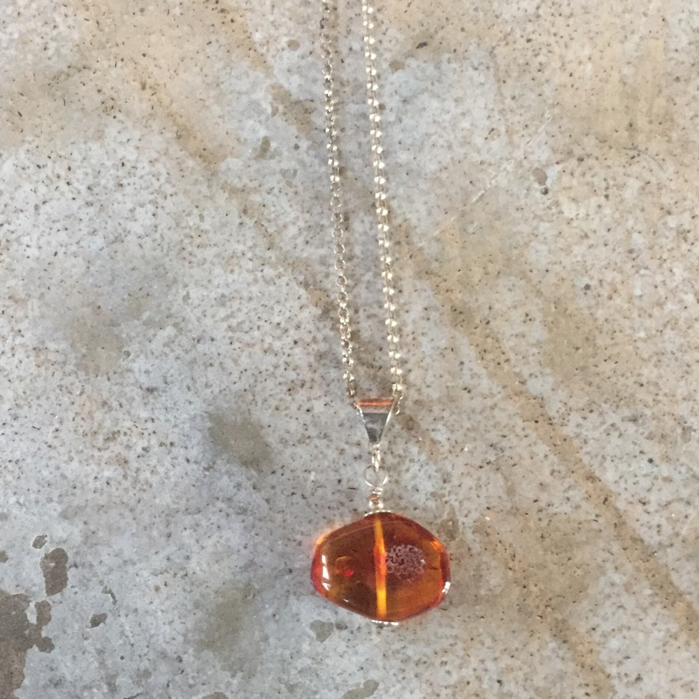 ⚡️⚡️3/$10  Amber silver chain one stone necklace